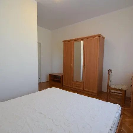 Jelka 3 By Interhome Njivice