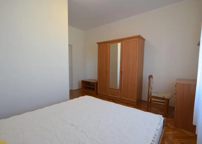 Jelka 3 By Interhome Njivice